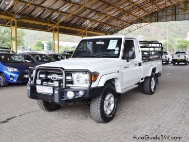 Pre-owned Toyota Land Cruiser V6 for sale in 
