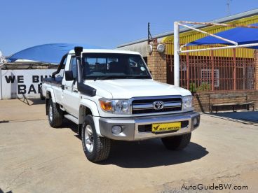 Pre-owned Toyota Land Cruiser V6 for sale in 