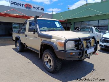 Pre-owned Toyota Land Cruiser V6 for sale in 