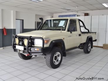 Pre-owned Toyota Land Cruiser V6 for sale in 