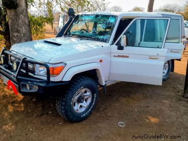 Pre-owned Toyota Land cruiser 79 V8 for sale in 