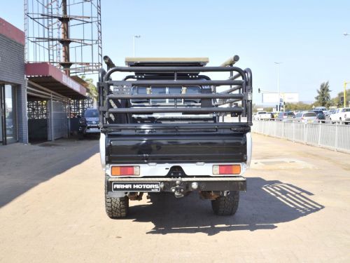 Toyota Land Cruiser V6 in Botswana