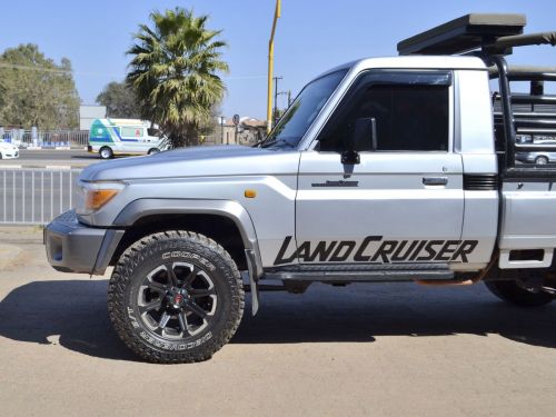 Toyota Land Cruiser V6 in Botswana
