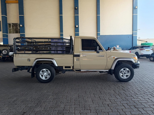 Toyota Land Cruiser 4.2D in Botswana