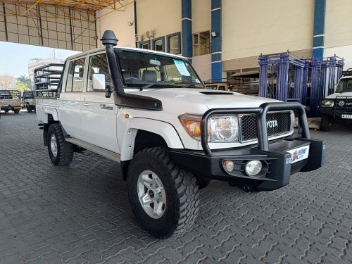 Toyota Land Cruiser 4.5 V8 LX in Botswana