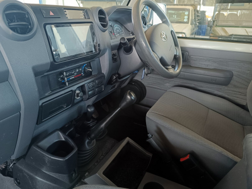 Toyota Land Cruiser 4.5 V8 LX in Botswana