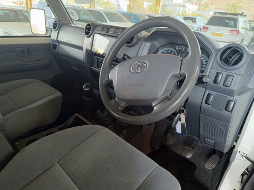 Toyota Land Cruiser 4.5 V8 LX in Botswana