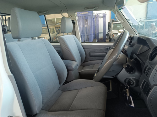 Toyota Land Cruiser 4.5 V8 LX in Botswana