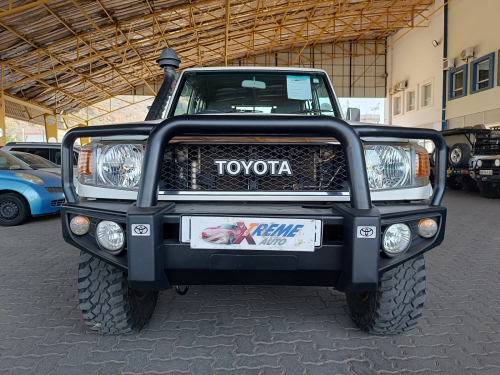 Toyota Land Cruiser 4.5 V8 LX in Botswana