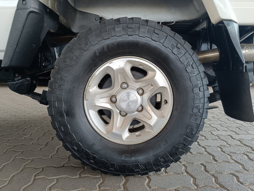 Toyota Land Cruiser 4.5 V8 LX in Botswana