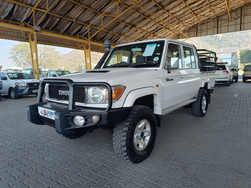 Toyota Land Cruiser 4.5 V8 LX in Botswana