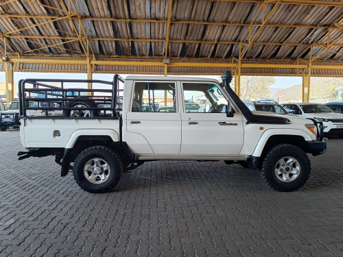 Toyota Land Cruiser 4.5 V8 LX in Botswana