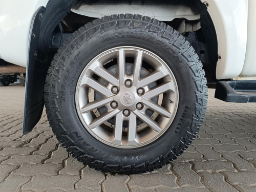 Toyota Hilux Legend 45 VVTi in Botswana