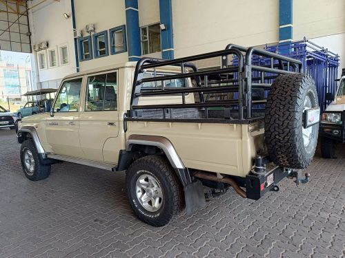 Toyota Land Cruiser V8 LX in Botswana