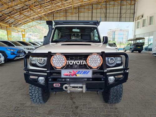 Toyota Land Cruiser 4.5 V8 LX in Botswana