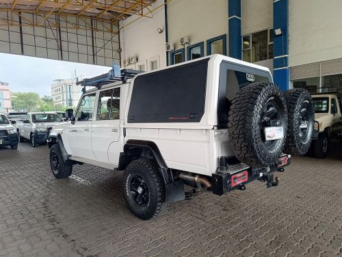 Toyota Land Cruiser 4.5 V8 LX in Botswana