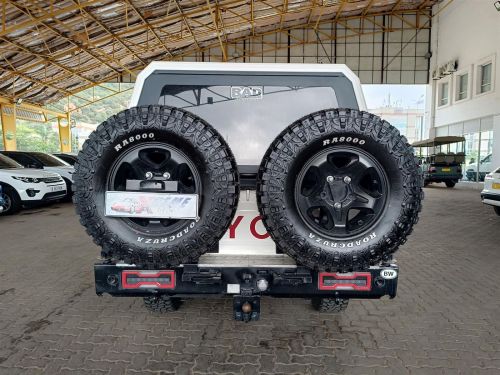 Toyota Land Cruiser 4.5 V8 LX in Botswana