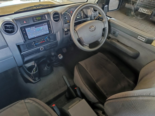 Toyota Land Cruiser 4.5 V8 LX in Botswana