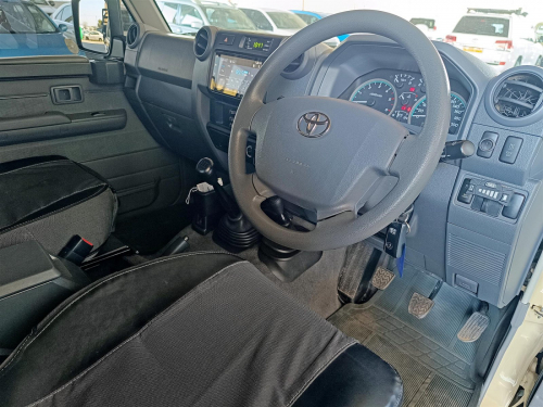 Toyota Land Cruiser 4.5 V8 LX in Botswana
