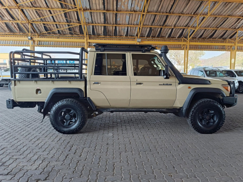 Toyota Land Cruiser 4.5 V8 LX in Botswana