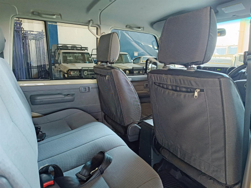 Toyota Land Cruiser 4.5 V8 LX in Botswana