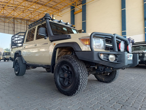 Toyota Land Cruiser 4.5 V8 LX in Botswana