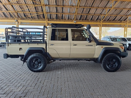Toyota Land Cruiser 4.5 V8 LX in Botswana
