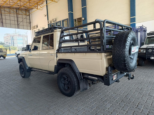 Toyota Land Cruiser 4.5 V8 LX in Botswana