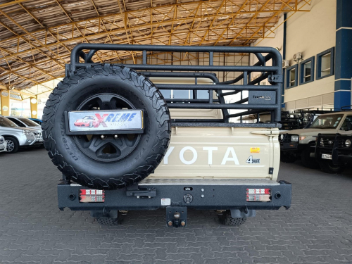 Toyota Land Cruiser 4.5 V8 LX in Botswana