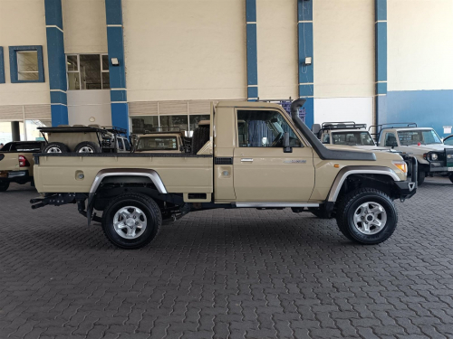 Toyota Land Cruiser 4.0 V6 in Botswana