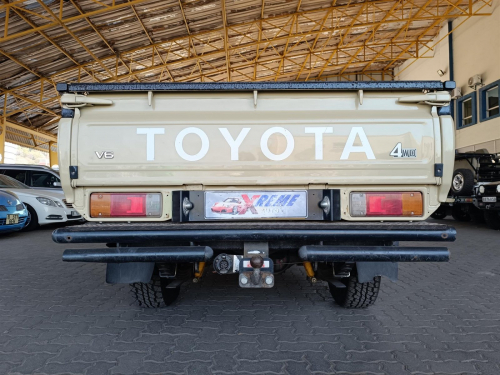 Toyota Land Cruiser 4.0 V6 in Botswana