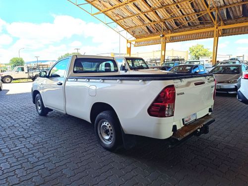 Toyota Hilux 2.4L in Botswana