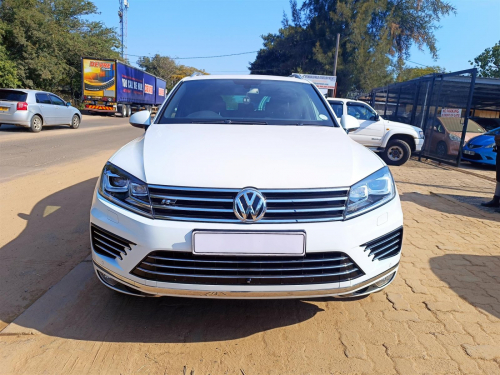 Volkswagen Touareg V6 TDi BlueMotion in Botswana
