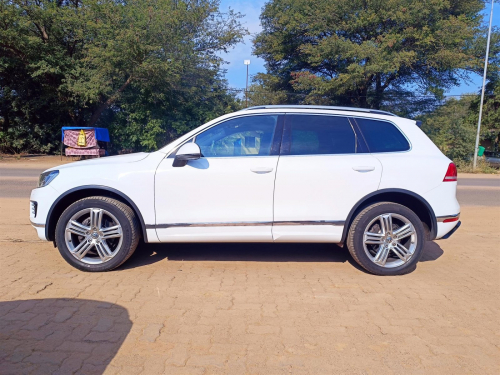 Volkswagen Touareg V6 TDi BlueMotion in Botswana