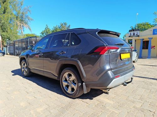 Toyota Rav4 AWD in Botswana