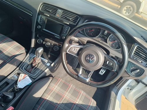 Volkswagen Golf 7 GTi 2.0L DSG in Botswana