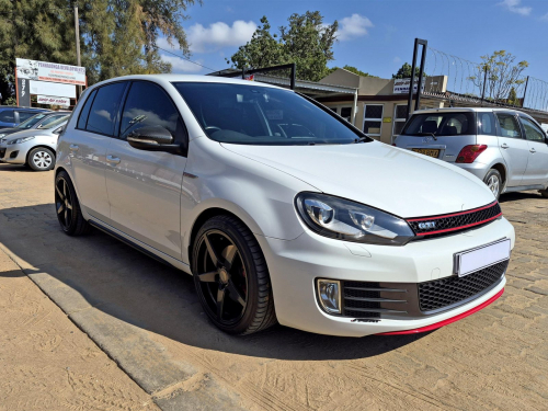 Volkswagen Golf 2.0L DSG in Botswana