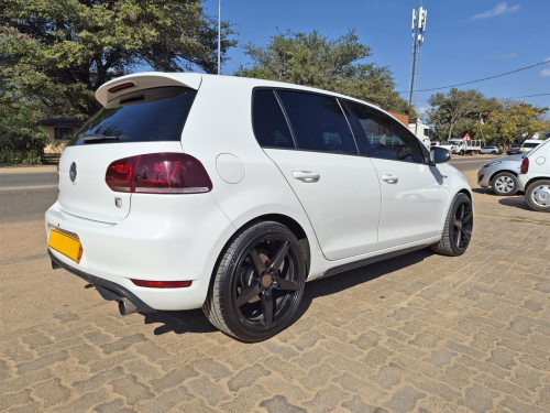 Volkswagen Golf 2.0L DSG in Botswana