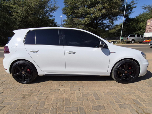 Volkswagen Golf 2.0L DSG in Botswana
