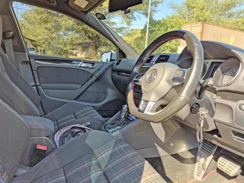 Volkswagen Golf 2.0L DSG in Botswana