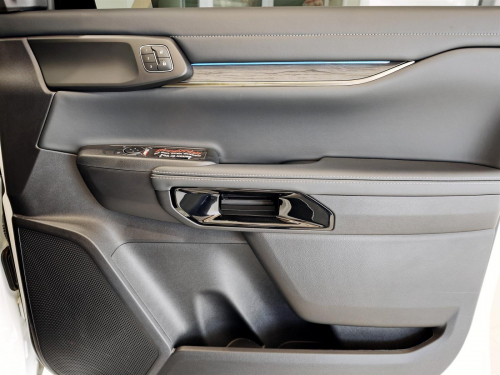 Ford Everest Platinum AWD 3.0L A/T10 in Botswana