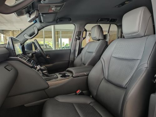 Toyota Land Cruiser 300 ZX 3.3TD in Botswana