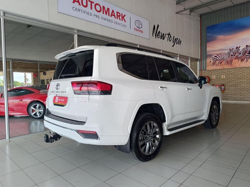 Toyota Land Cruiser 300 ZX 3.3TD in Botswana