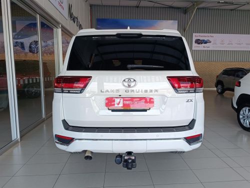 Toyota Land Cruiser 300 ZX 3.3TD in Botswana