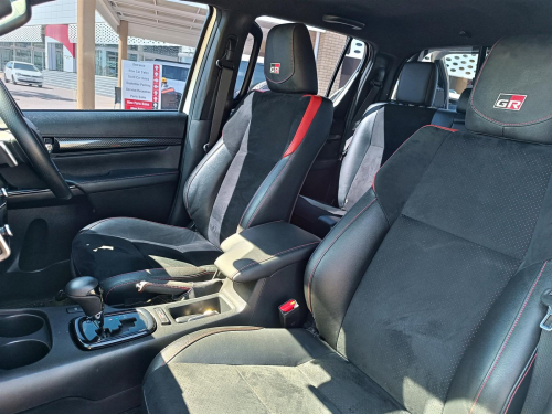 Toyota Hilux GR-Sport II 2.8 GD-6 4x4 in Botswana