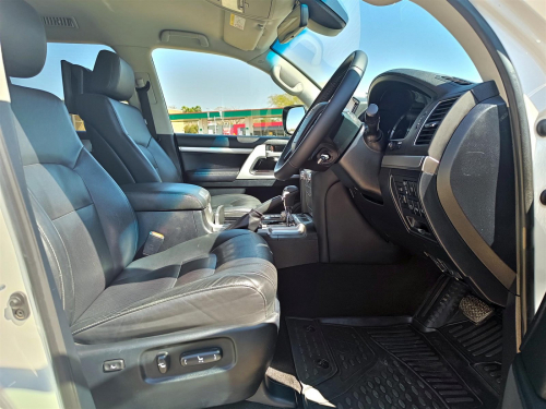 Toyota Land Cruiser 200 4.5TD VX-R V8 in Botswana