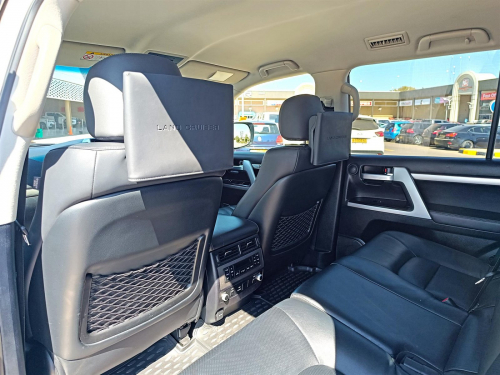 Toyota Land Cruiser 200 4.5TD VX-R V8 in Botswana