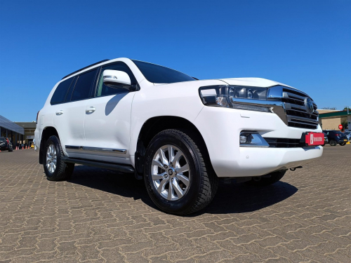 Toyota Land Cruiser 200 4.5TD VX-R V8 in Botswana