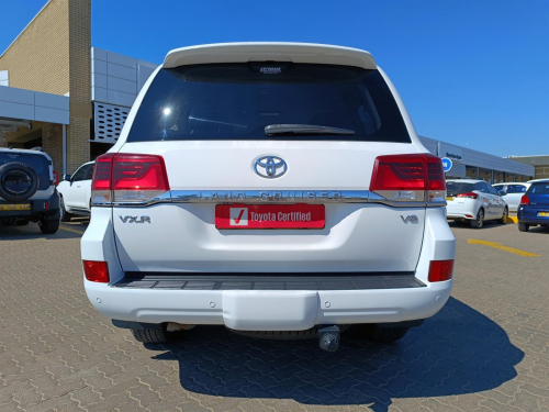 Toyota Land Cruiser 200 4.5TD VX-R V8 in Botswana
