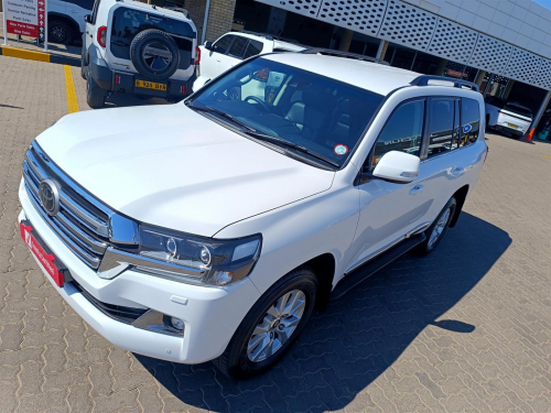Toyota Land Cruiser 200 4.5TD VX-R V8 in Botswana